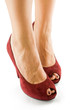 piedi di donna con scarpe rosse