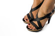 piedi di donna con scarpe nere