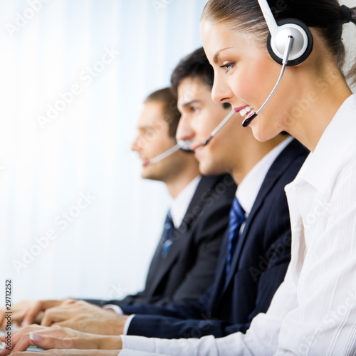 Foto: Three support phone operators at workplace Three support phone operators at workplace