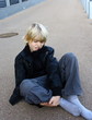 enfant blond qui s'est fait mal