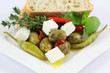 Appetizer mit Oliven und Schafskäse
