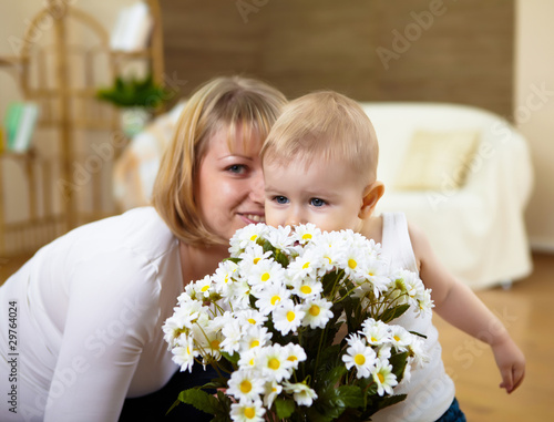 Foto: little boy with flowers little boy with flowers
