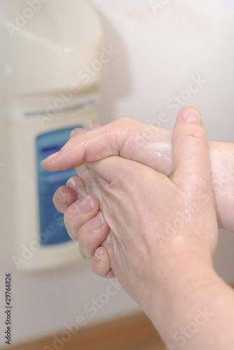 Foto: Serie Richtige Desinfektion der Hände MRSA Serie Richtige Desinfektion der Hände MRSA