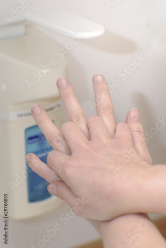 Foto: Serie Richtige Desinfektion der Hände MRSA Serie Richtige Desinfektion der Hände MRSA