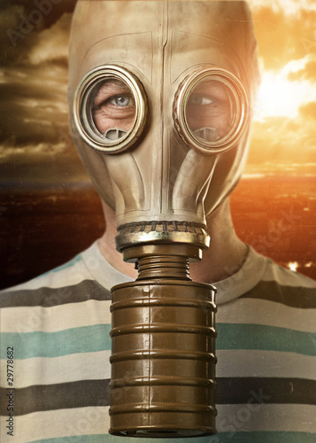 Photo: Man in gas mask Man in gas mask