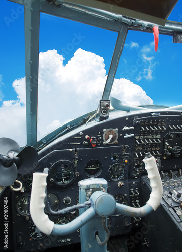 Foto: Cockpit of the old plane Cockpit of the old plane