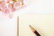 ノートと鉛筆と桜