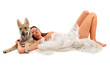 femme et bébé loup