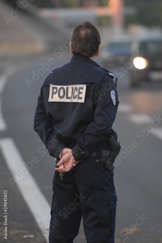 Photo: police surveillance policier police surveillance policier