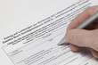 Arbeitslosengeldantrag mit Stift