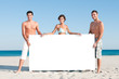 Foto: Friends display white placard Friends display white placard