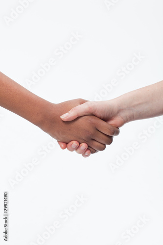Foto: Two women shaking hands Two women shaking hands