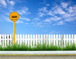 Foto : bus stop sign at roadside bus stop sign at roadside