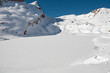 Foto: Frozen lake in snow covered mountains Frozen lake in snow covered mountains