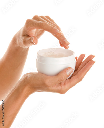 Foto: Close up of woman's hands with body lotion Close up of woman's hands with body lotion
