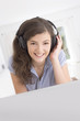 Justine,portrait,casque audio,rire Justine,portrait,casque audio,rire