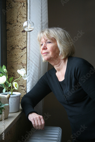 Foto: Frau am Fenster 7 Frau am Fenster 7