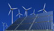 Monokristalline Solarmodule vor Windkrafträder