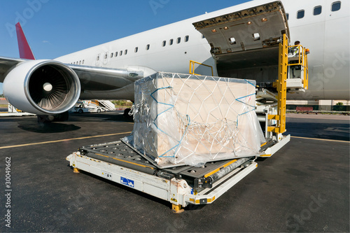 Photo: Loading cargo plane Loading cargo plane
