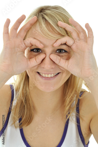Photo: Junge Frau formt Finger zu Brille Junge Frau formt Finger zu Brille