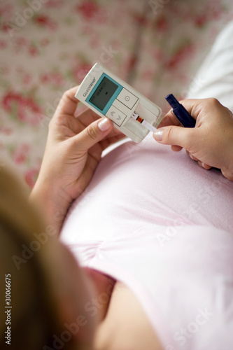 Foto: belly and blood test belly and blood test