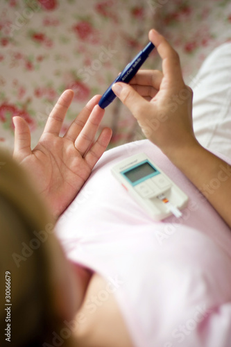 Foto: belly and blood test belly and blood test