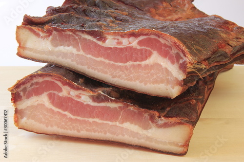 Foto: geräucherter Bauchspeck. geräucherter Bauchspeck.