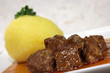 Gulasch mit Knödel