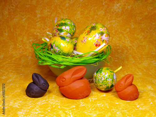 Photo : Easter decoration with eggs and ceramic bunnies Easter decoration with eggs and ceramic bunnies
