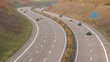 Autobahn mit fließendem Verkehr