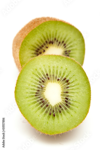 Photo: Kiwi aislado con fondo blanco Kiwi aislado con fondo blanco