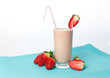 Foto: Trinkjoghurt Erdbeere , Erdbeershake im Glas und Erdbeeren Trinkjoghurt Erdbeere , Erdbeershake im Glas und Erdbeeren