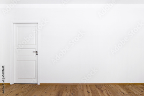 Foto: Tür in weißer Wand Tür in weißer Wand