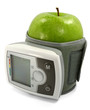 Apfel und Blutdruckmessgerät