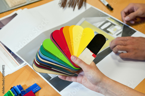 Foto: Beratungssituation Material & Farbe Beratungssituation Material & Farbe