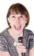 femme au microphone
