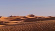 Deserto con moto che passano Deserto con moto che passano