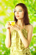 Foto: Beautiful Girl Drinking Healthy Green Tea Beautiful Girl Drinking Healthy Green Tea