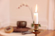 Orchidee, Kerze und Dekoration