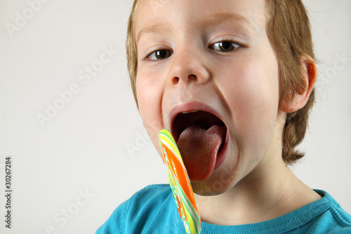 Photo: Kind mit Lolly Kind mit Lolly