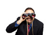 Man mit Fernglas