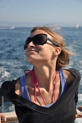Photo: bronzage dans un bateau bronzage dans un bateau