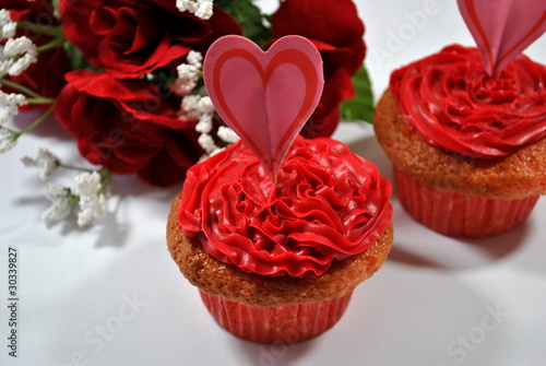 Photo: Valentine's Day Cupcakes Valentine's Day Cupcakes