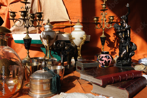 Photo: brocante bibelots livres brûle-parfums 1 brocante bibelots livres brûle-parfums 1