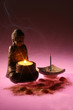 Bouddha, bougie et encens ambiance rose