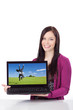 junge frau mit laptop