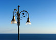 Lampione e mare