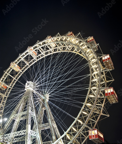 Foto: Vienna Ferris wheel at night Vienna Ferris wheel at night