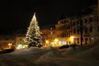 Foto: Marktplatz mit Christbaum bei Nacht beleuchtet Marktplatz mit Christbaum bei Nacht beleuchtet