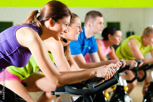 Photo: Spinning im Fitnessstudio Spinning im Fitnessstudio